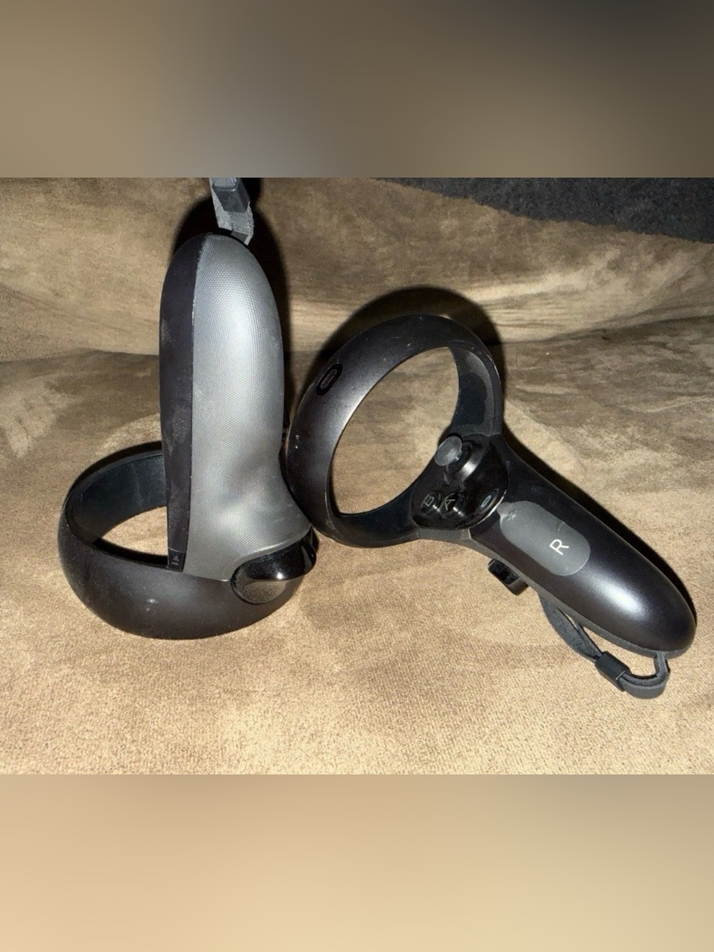 Oculus Quest Standalone VR Headset - Picture 6 of 7